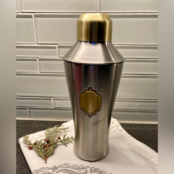 NWOT Southern Living At Home Abingdon Cocktail Shaker - Picture 1 of 6